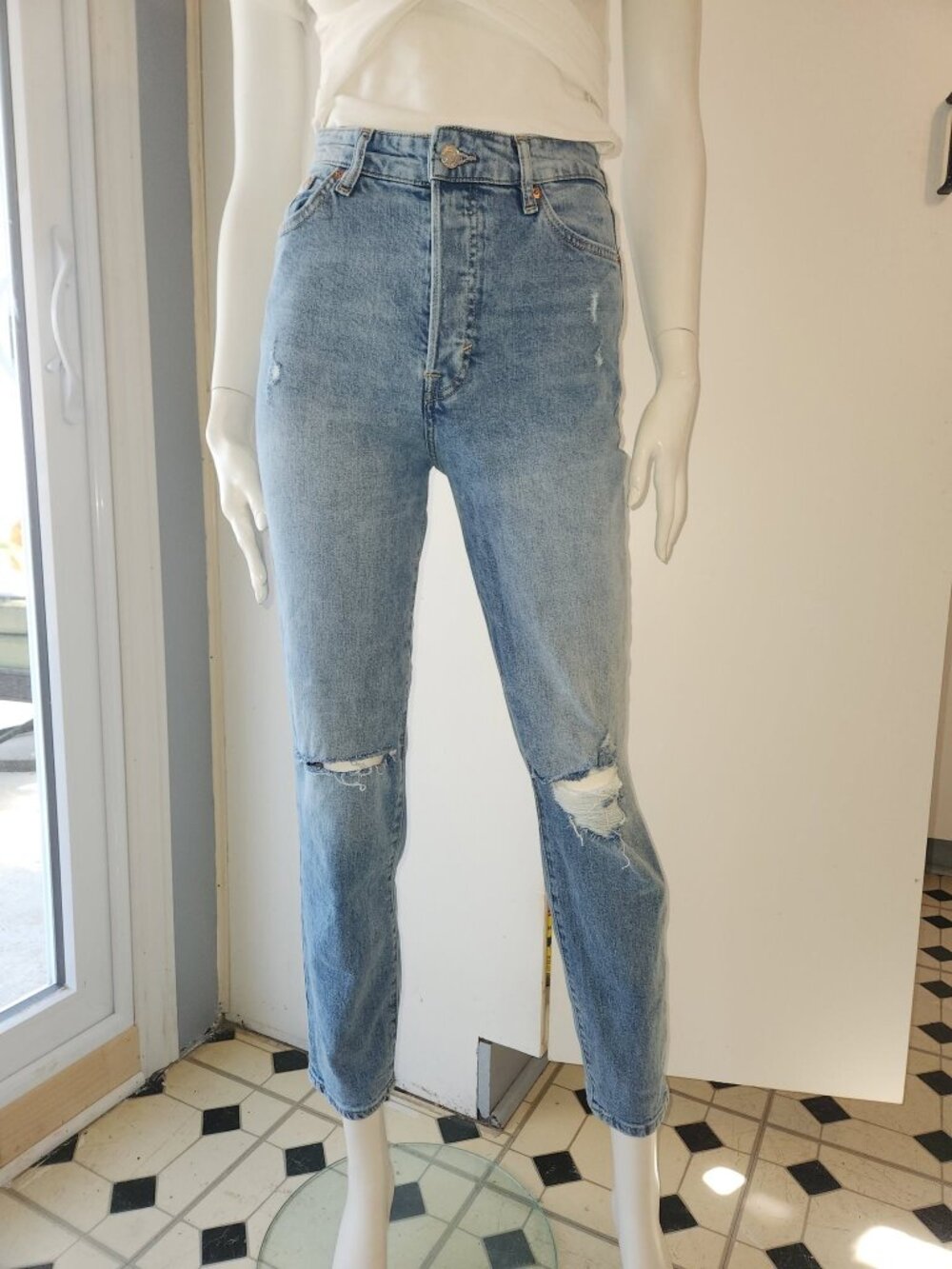 H&M high-waisted mom jeans, size 2